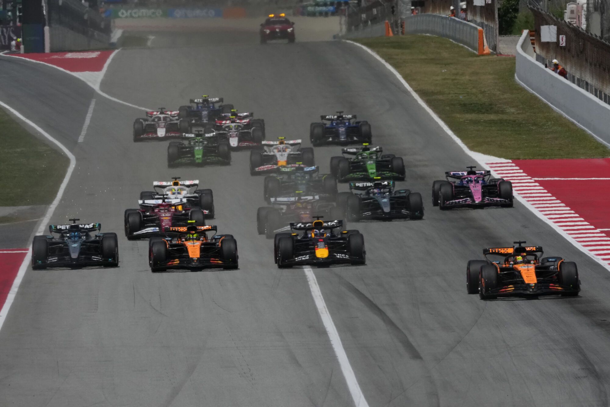 View of the start of the Spanish Formula One Grand Prix race at Barcelona-Catalunya track in Montmelo, Barcelona, Spain, 01 June 2025. EFE/Alejandro Garcia