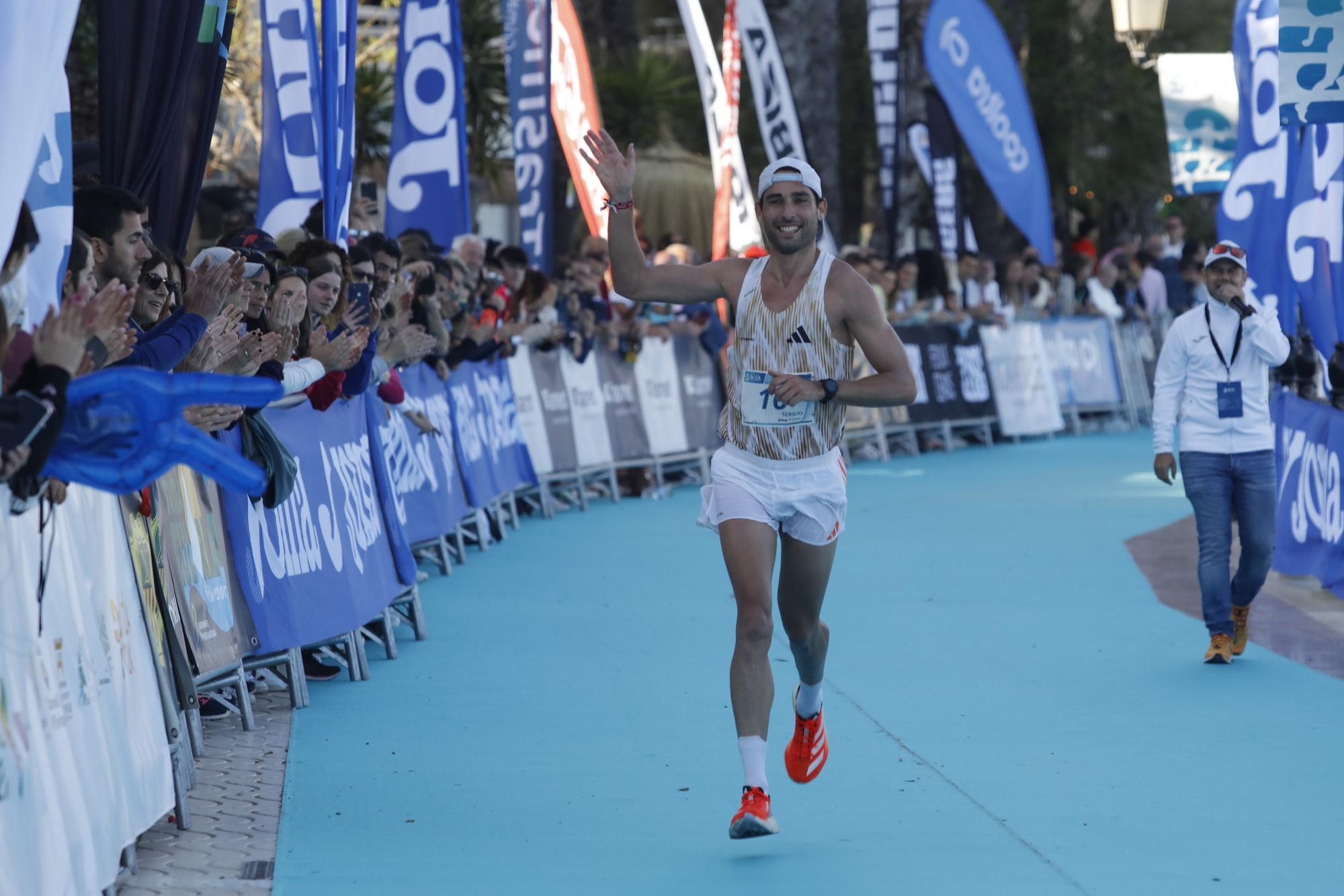 Búscate en nuestra galería de fotos del Santa Eulària Ibiza Marathon