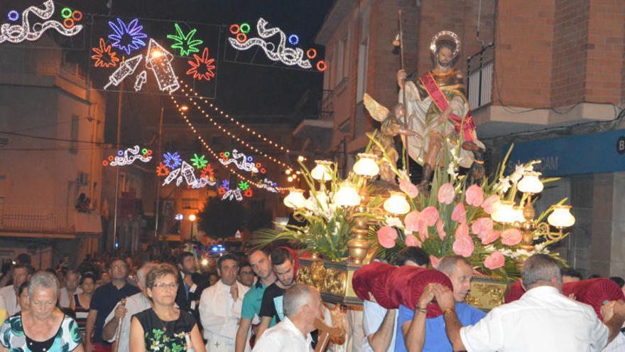 Más de mil fieles homenajean a San Roque