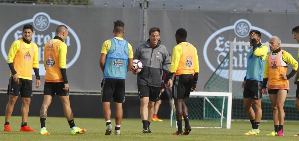 Los jugadores se ponen a las órdenes de Eduardo Berizzo para preparar a puerta cerrada el choque en Cornellá contra el conjunto perico. Orellana trabajó en el campo al margen de sus compañeros.