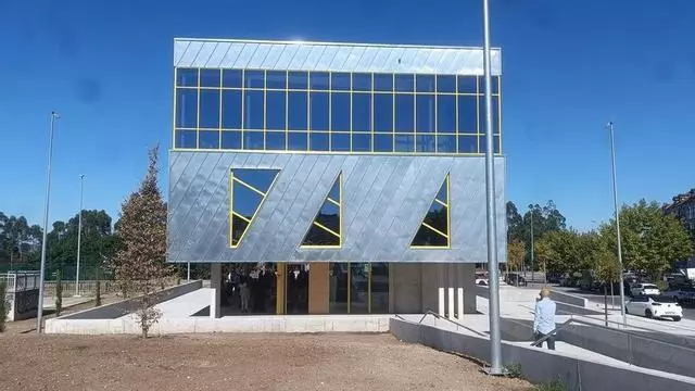 Abre el multifuncional de Milladoiro