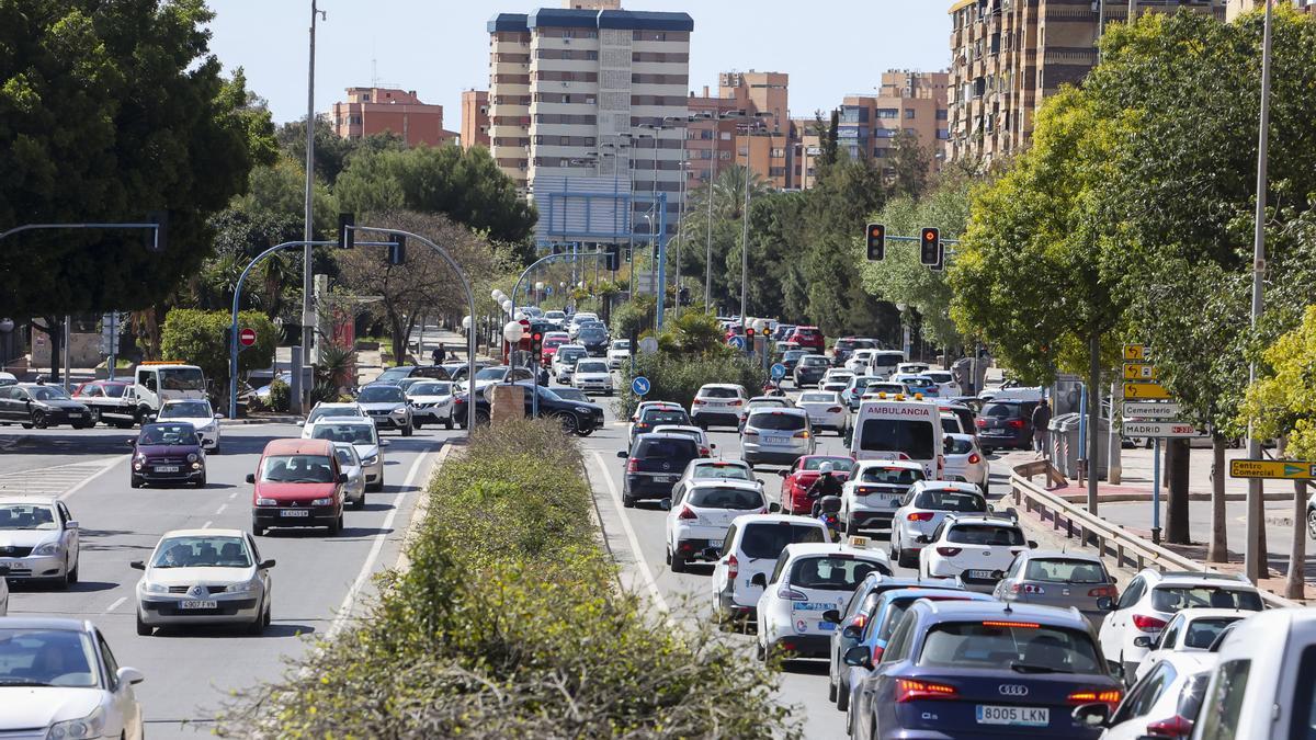 El triatlón colapsa las calles de Alicante, en imágenes