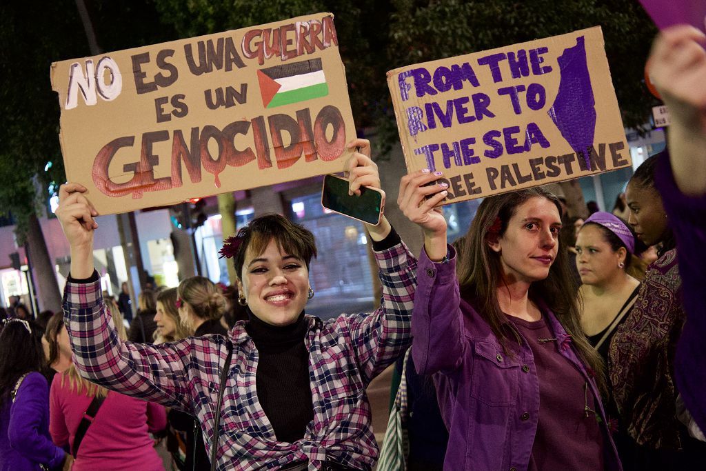 Todas las imágenes de la manifestación en Murcia del 8M