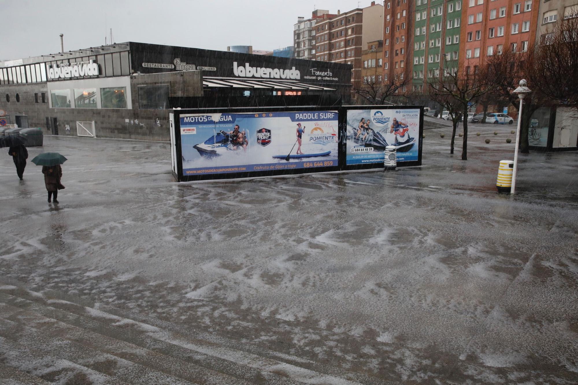 Las imágenes del temporal en Gijón.