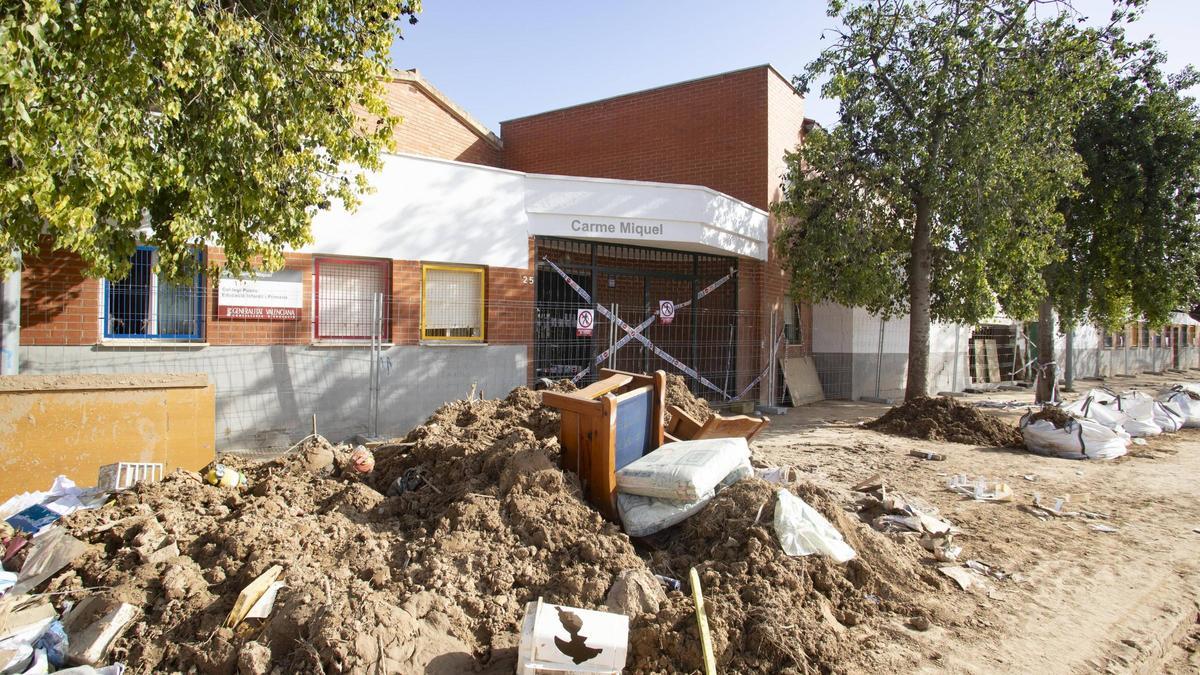 Exterior del CEIP Carme Miquel, en una imagen de noviembre de 2024.