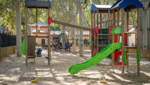 "No se trata de prohibir la entrada de mascotas y niños en ciertos espacios, se trata de educar a los adultos"