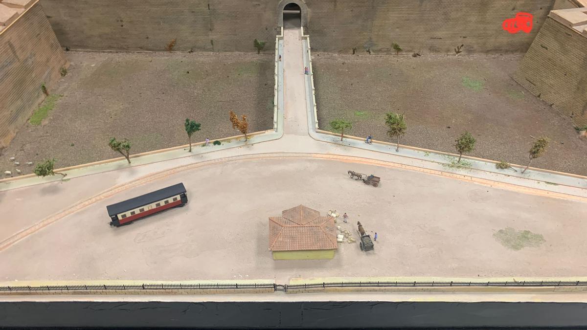 Maqueta de la antigua Porta Pintada realizad por Amics del Ferrocarril