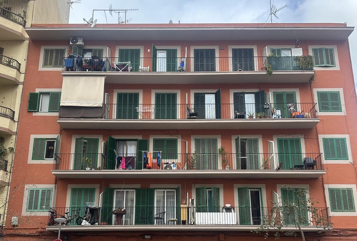 Balkone ohne Sichtschutz können viele Geschichten erzählen.