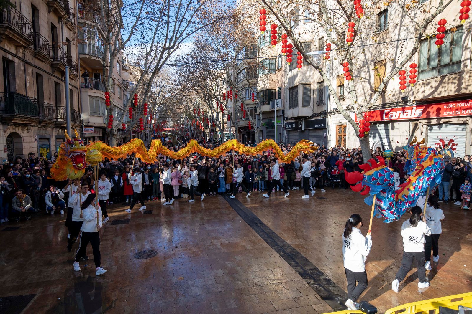 Tanzende Drachen: So bunt feiert Palma de Mallorca das chinesische Neujahrsfest