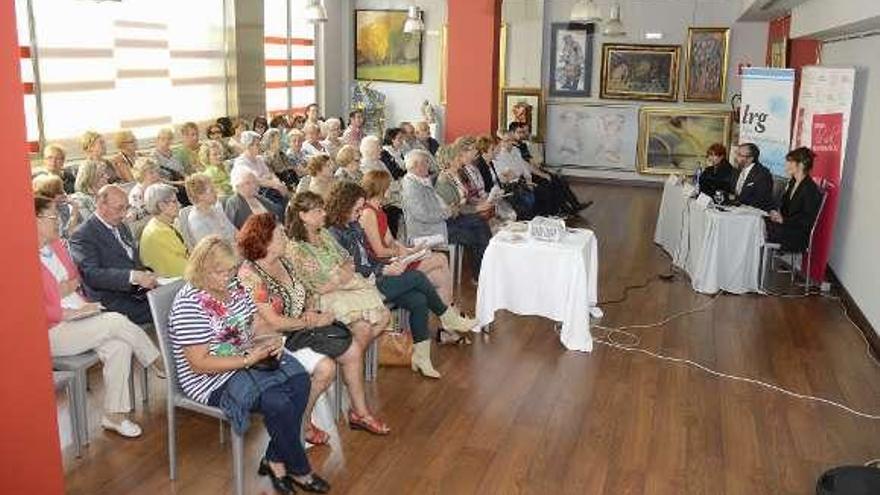 Auditorio lleno, en la charla del doctor Vázquez.