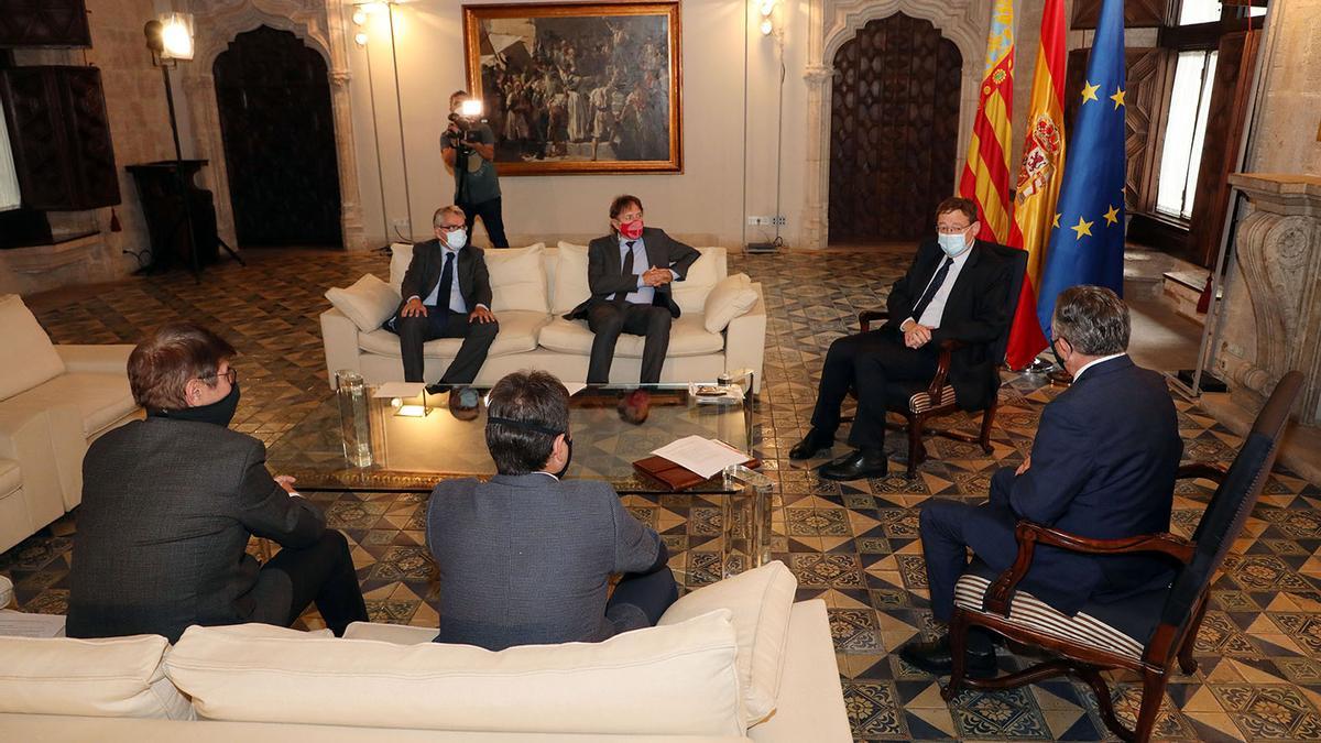 El presidente Puig ha recibido a la representación del sector textil en el Palau de la Generalitat