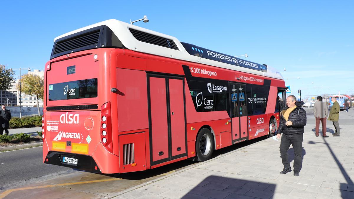 Presentación del autobús en la estación de Delicias