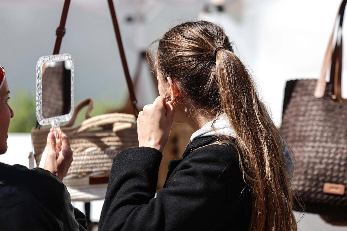 Todas las imágenes del primer día de la temporada del Hippy Market Punta Arabí en Ibiza