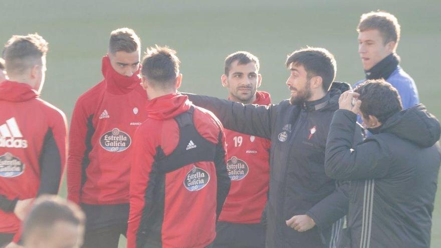 Los jugadores del Celta, durante el entrenamiento de esta mañana en A Madroa. // @RCCelta