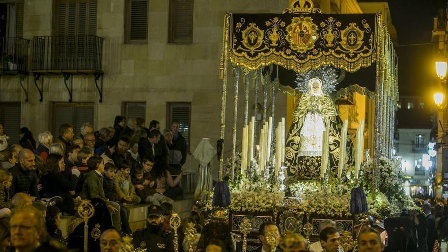 Viernes Santo: Horario y recorrido de las procesiones de hoy en la provincia de Alicante