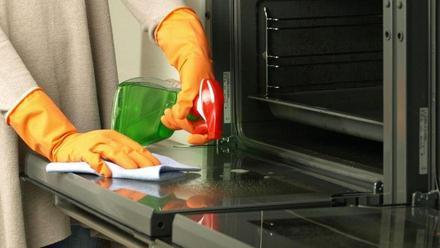 Trucos limpieza: El producto limpiador más vendido en el supermercado y que  hará que tu horno quede reluciente en apenas unos minutos