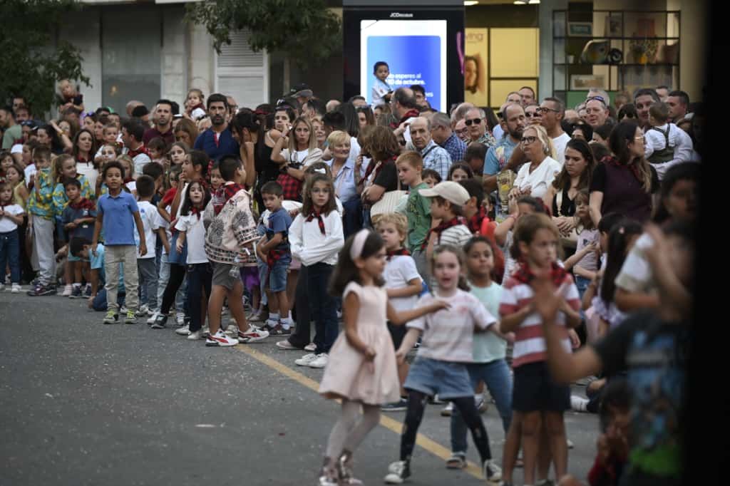 En imágenes | Primer día de las Fiestas del Pilar con las peñas y el pregón