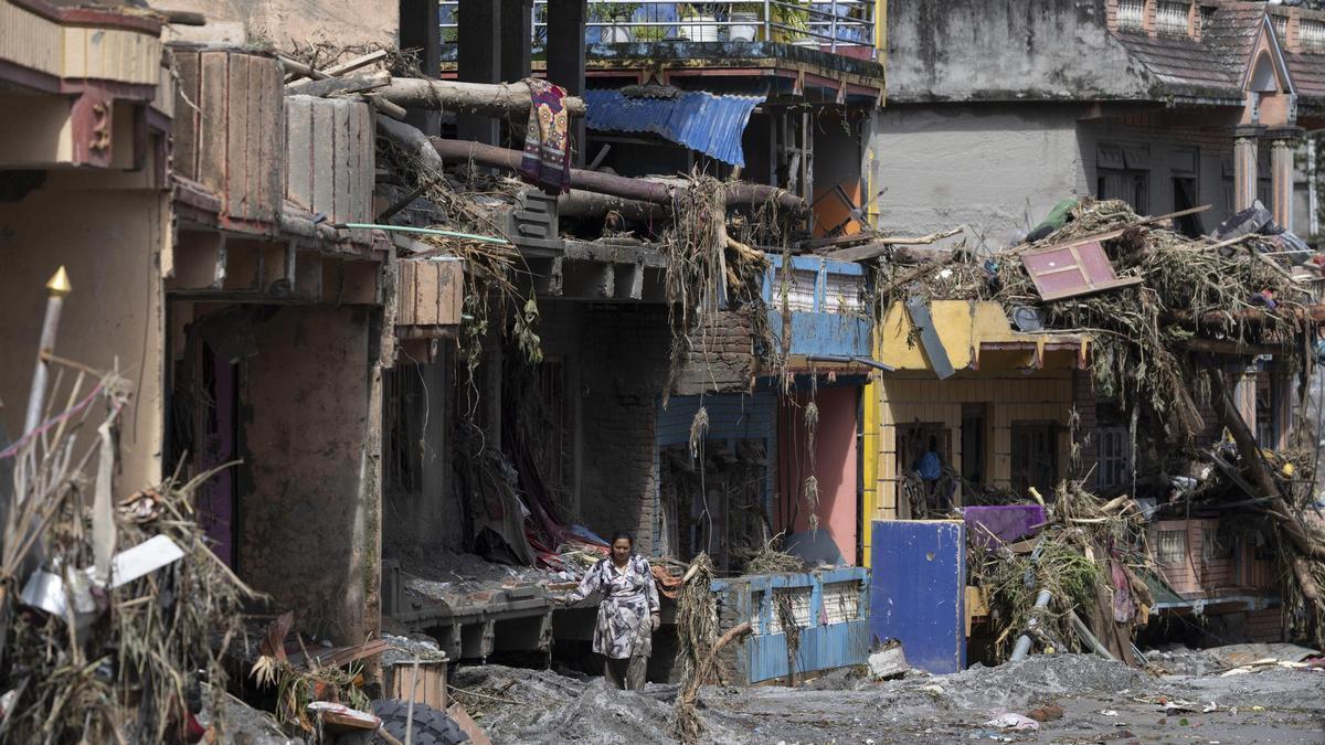 RIADA NEPAL | Exteriores rebaja a tres el número de españoles desaparecidos en la riada de Nepal