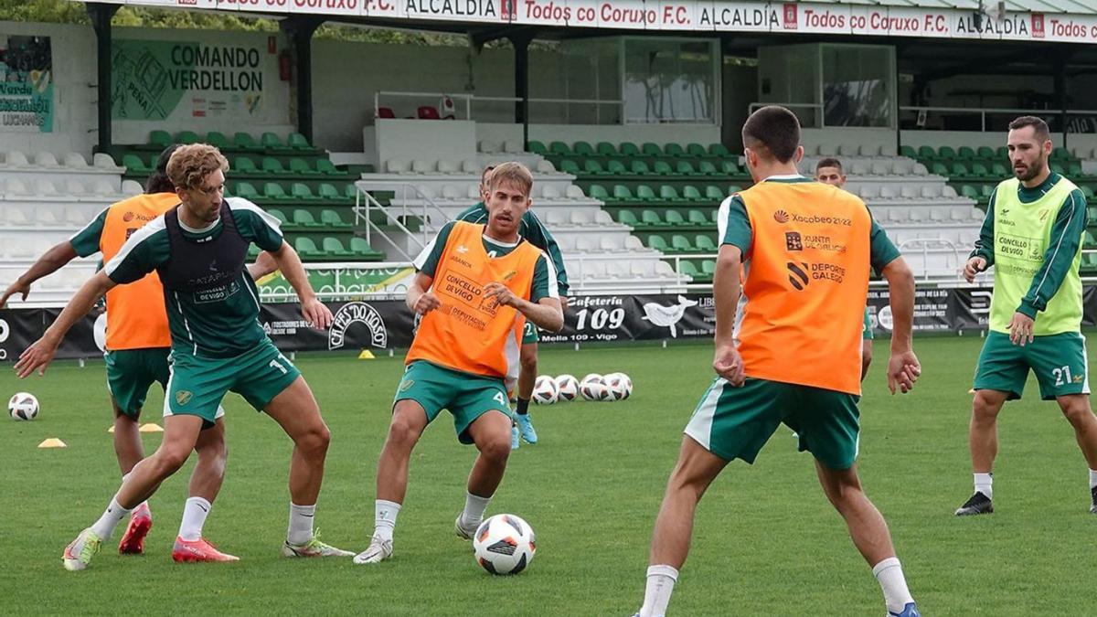 Imagen de un entrenamiento del Coruxo de esta semana. // CORUXOFC