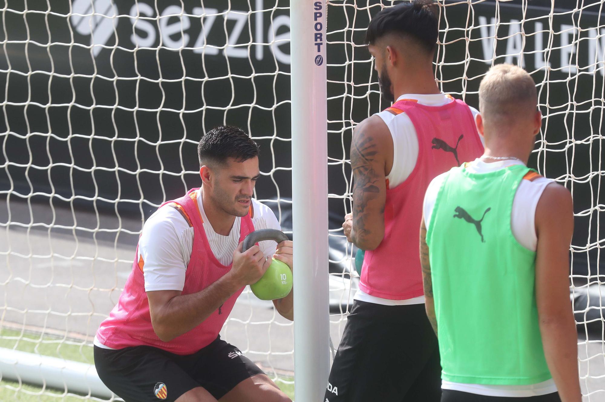 Sesión en Mestalla con Maxi Gómez y Alderete