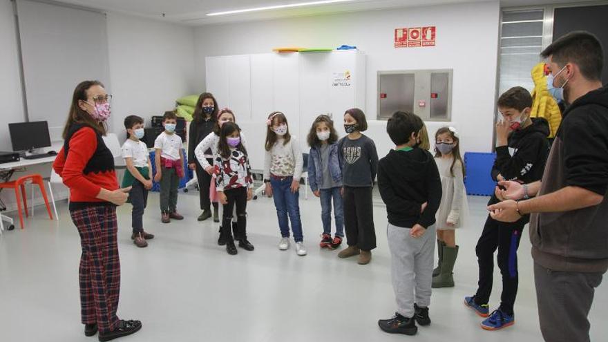 Sabela Gago impartió un taller de teatro infantil en la Biblioteca Nós.