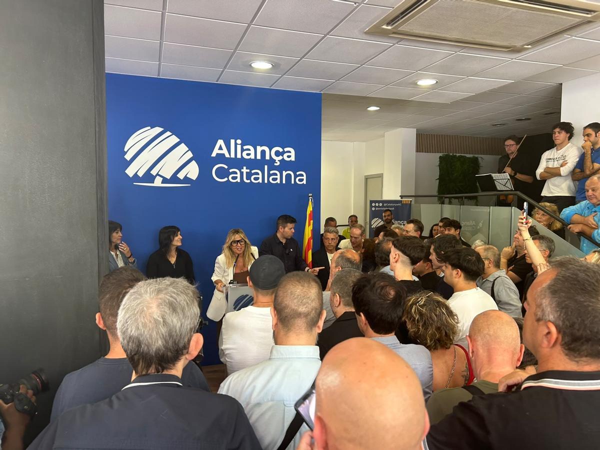 Les imatges de la presentació de Marc Villafañe com a alcaldable d'Aliança Catalana a la nova seu de Girona Les imatges de la presentació de Marc Villafañe com a alcaldable d'Aliança Catalana a la nova seu de Girona