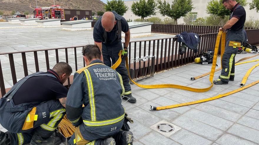 Firefighters from Tenerife participate in a fire drill at the Hospital del Sur