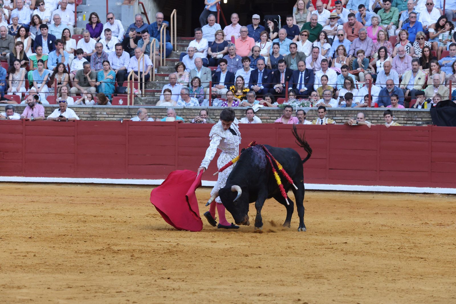 Javier Zulueta y Manuel Quintana abren la puerta de Los Califas