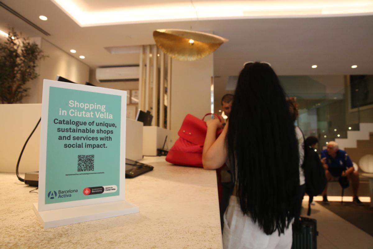 Campaña para promocionar tiendas singulares entre los turistas alojados en hoteles de Ciutat Vella, como el Hotel Royal Rambla