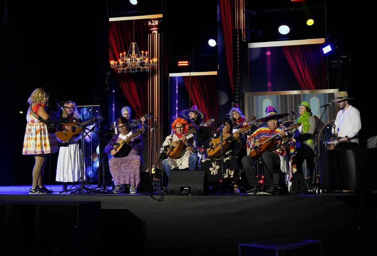 Actuación en la gala senior de Mogán