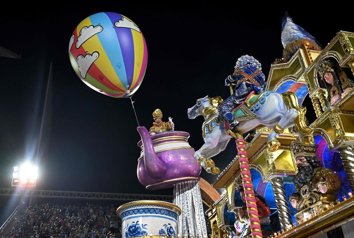 El Carnaval de Brasil festeja el fin de la era Bolsonaro