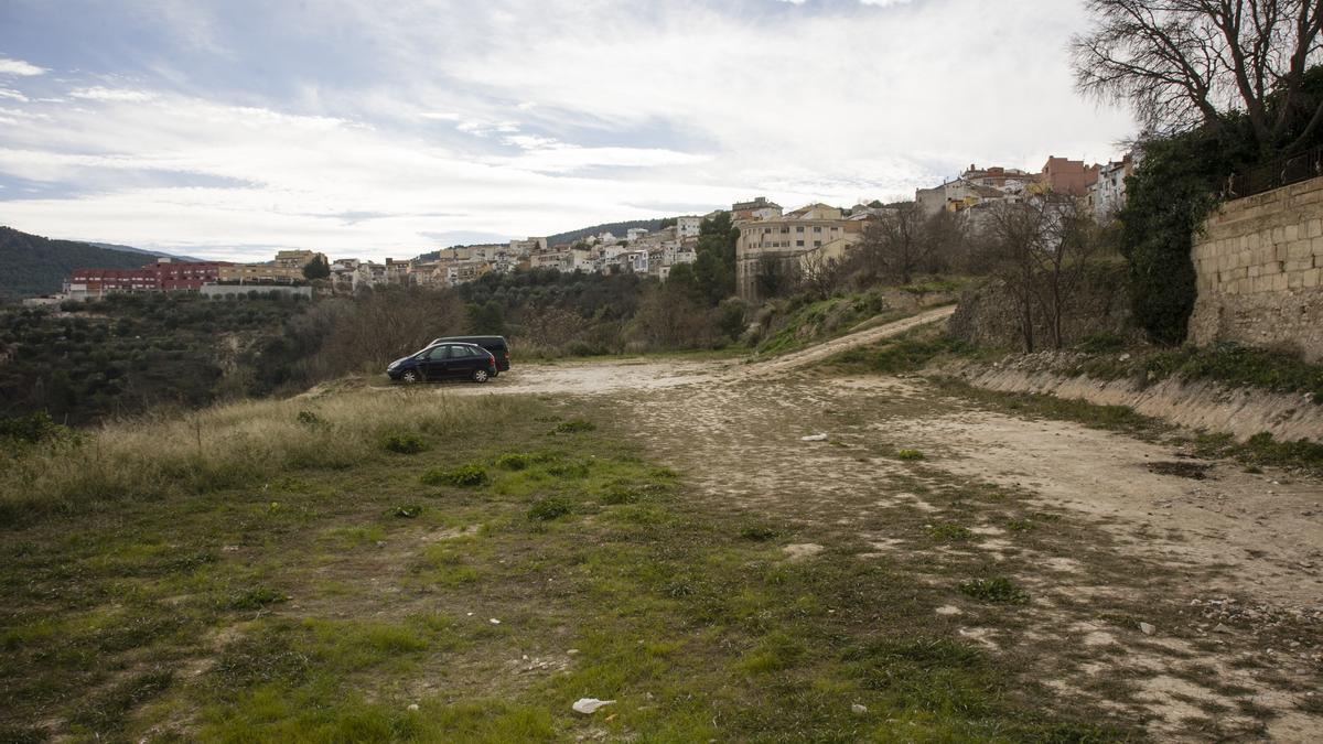 Terrenos de La Riba de Alcoy donde se construirá el aparcamiento.