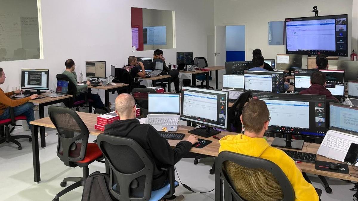 Oficinas de formación de STEMDO, una start-up que forma perfiles tecnológicos en la España vaciada y desempleada.