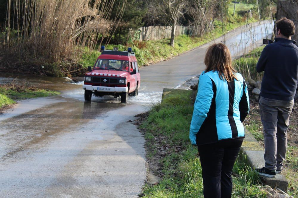 La riuada arrossega un tot terreny a Masarac