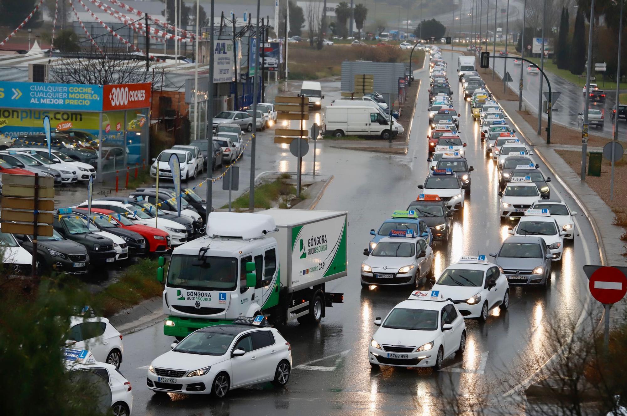 Las autoescuelas de Córdoba protestan para conseguir más exámenes