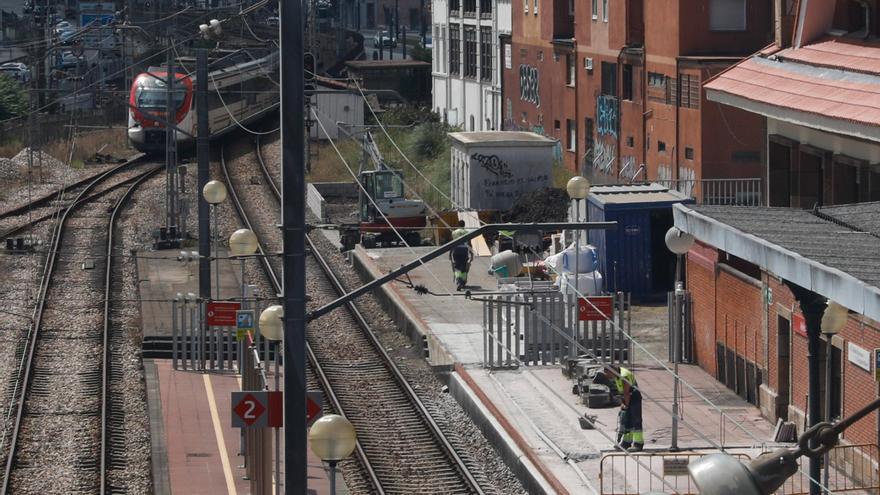 Los alcaldes socialistas, satisfechos con solo un AVE en Avilés al día, a diferencia de la Cámara