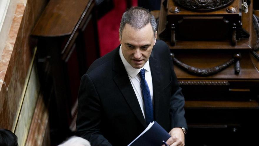 Dimite el jefe de ministros de Milei acorralado por los escándalos de corrupción