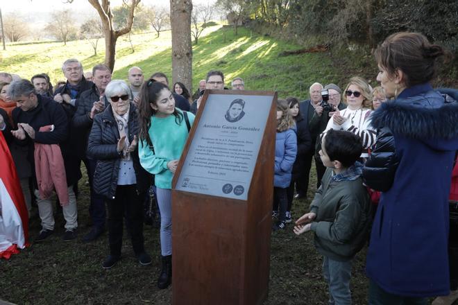 En imágenes: Deva rinde homenaje a su presidente vecinal Antonio García dándole su nombre a un parque