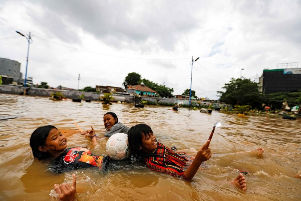 Al menos 16 muertos por las inundaciones en Indonesia