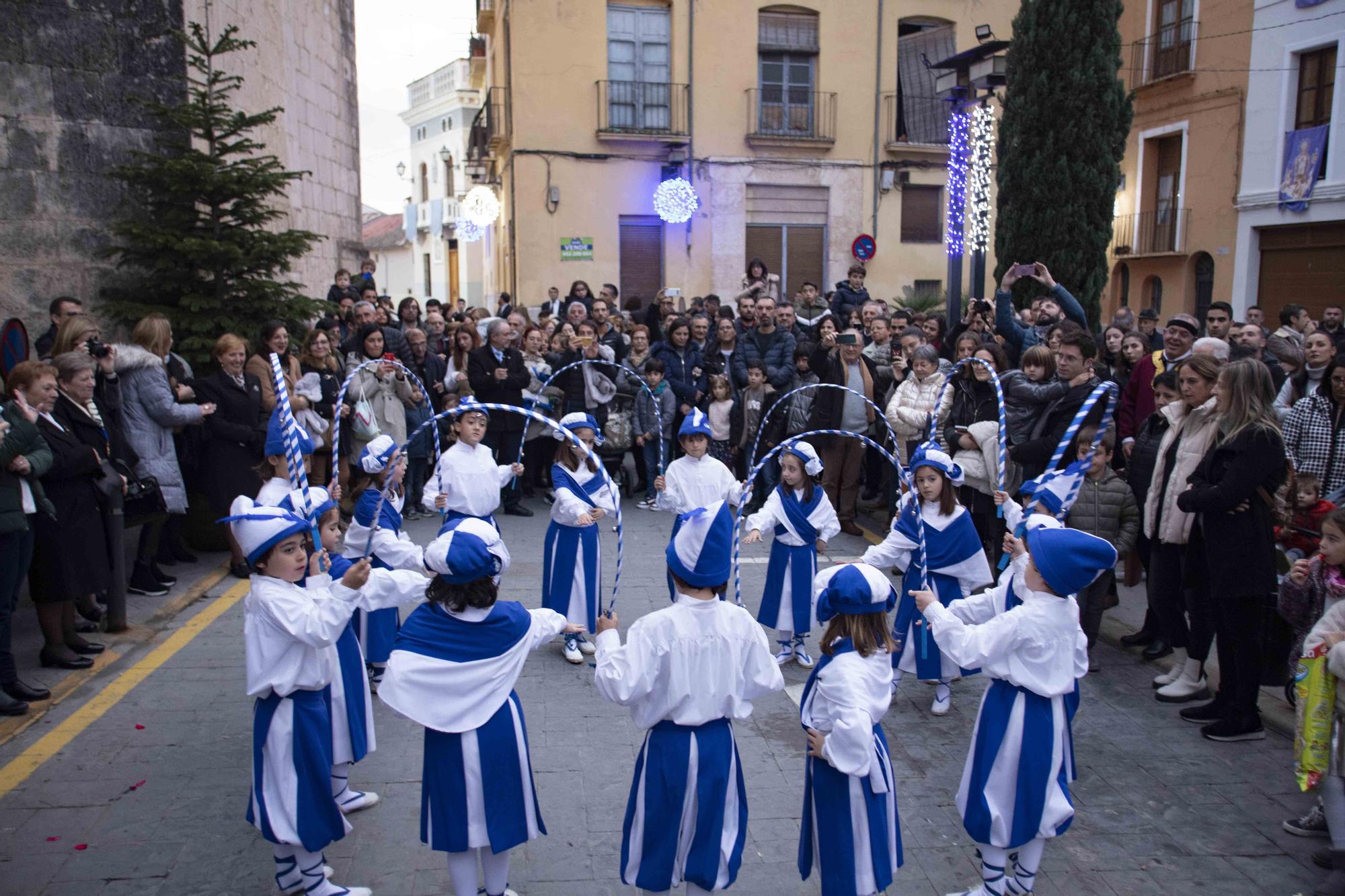 Ontinyent se vuelca con la tradiconal procesión de la Puríssima