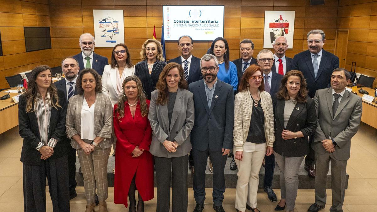 La ministra de Sanidad con los consejeros al inicio del Consejo Interterritorial de Salud