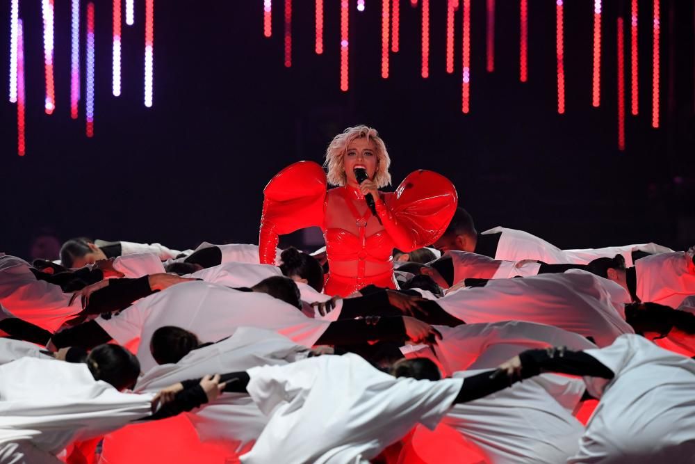 Actuación de la cantante norteamericana Bebe Rexha. LLUIS GENE / AFP)