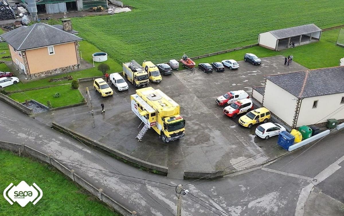 El puesto de mando del SEPA en Loza (Coaña) para la búsqueda del pescador desaparecido. | SEPA