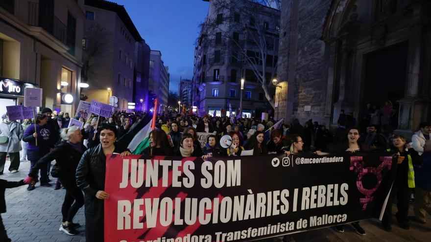 Manifestación alternativa del 8M en Palma convocada por la Coordinadora Transfeminista de Mallorca