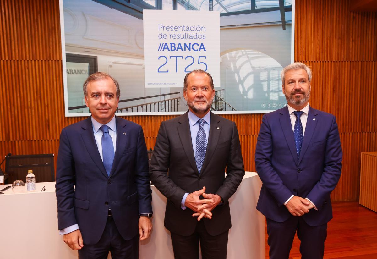 Francisco Botas, Juan Carlos Escotet y Alberto de Francisco, responsable financiero.