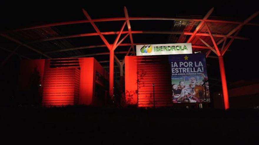 Iluminación de la fachada CAMPUS IBERDROLA selección Española