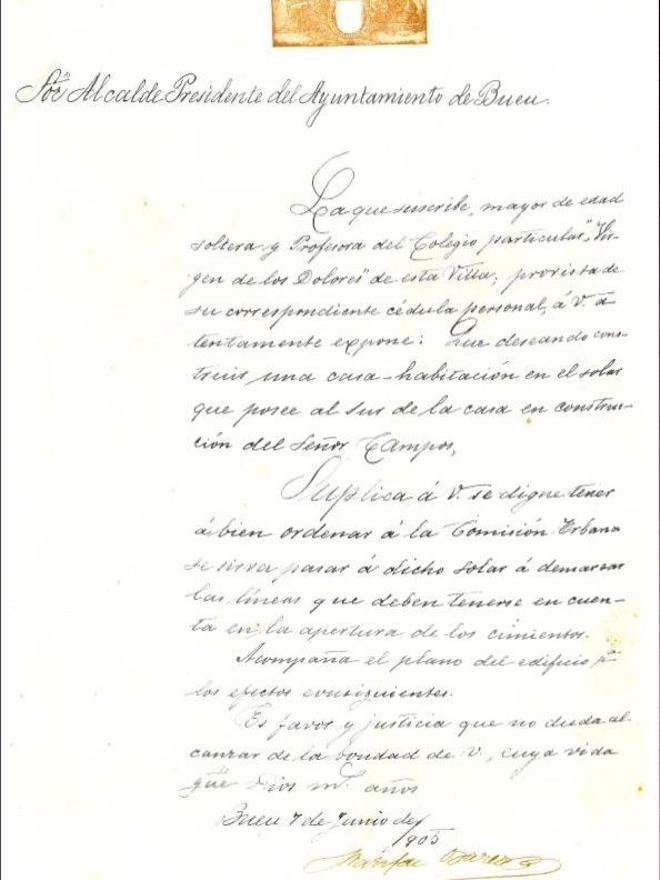 A primeira páxina da escritura presentada ante o Concello de Bueu, asinada pola mestra o 7 de xuño de 1905.