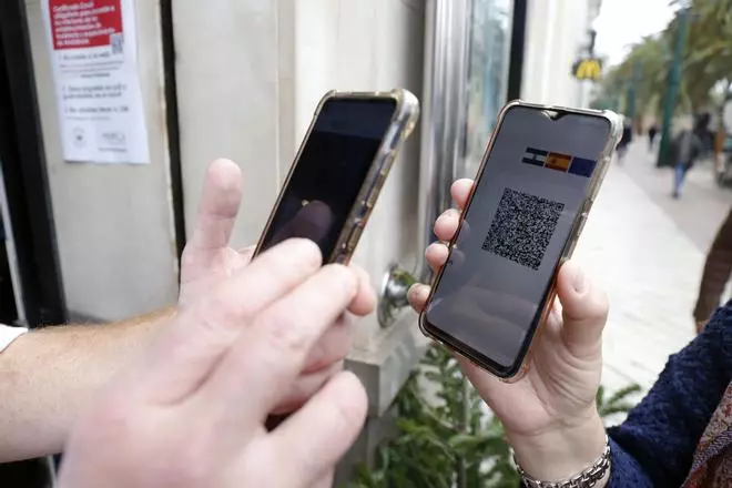 ¿Es legal exigir el QR para acceder a servicios médicos?