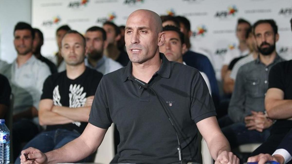 El presidente de la AFE, Luis Rubiales, ante los jugadores, el pasado jueves.