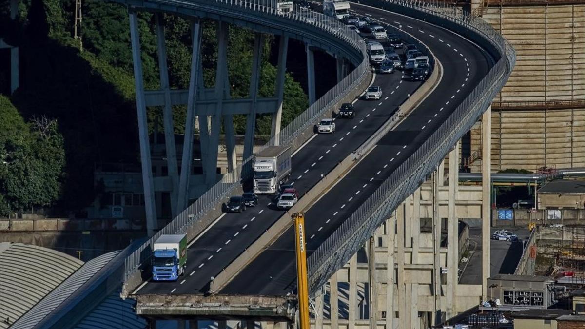 Imagen del puente derrumbado en Génova